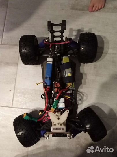 Радиоуправляемая модель 1/8