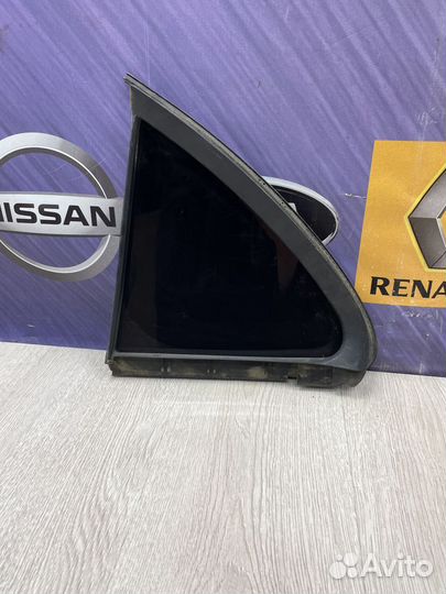 Форточка стекло двери Nissan almera N16 Прав