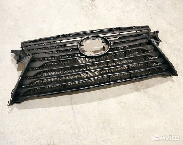 Решётка радиатора не целая Lexus RX 2015