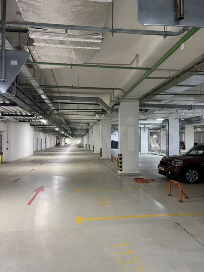 Машиноместо, > 30 м²