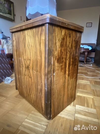 Чешская швейная машинка LADA 122