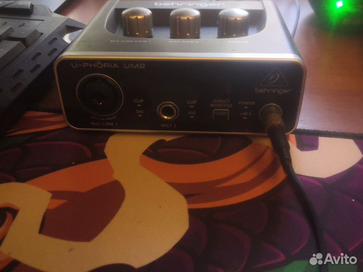 Внешняя звуковая карта behringer um2