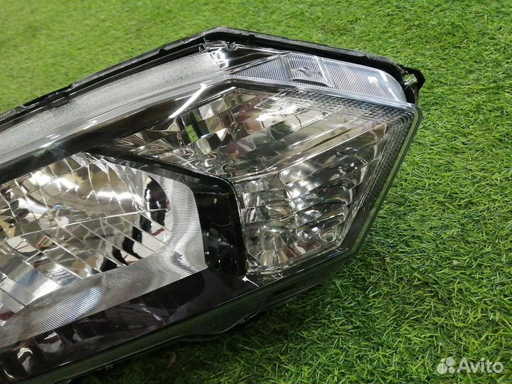 Фара правая Honda Vezel RU 2016