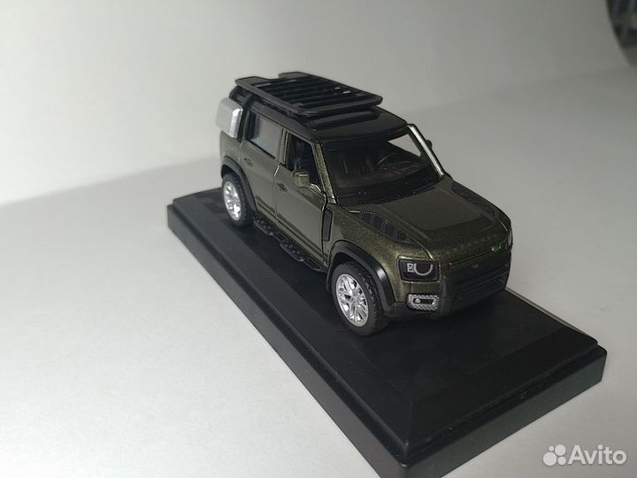 Land Rover Defender 1:43