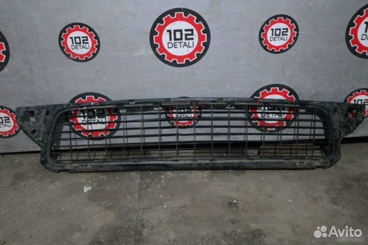 Решетка бампера центральная Renault Duster