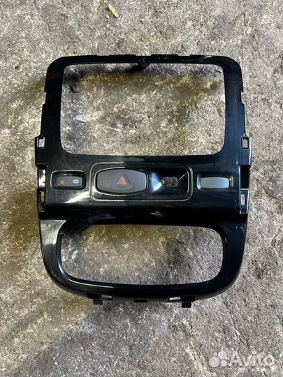 Рамка магнитолы Renault Duster HSA 2012