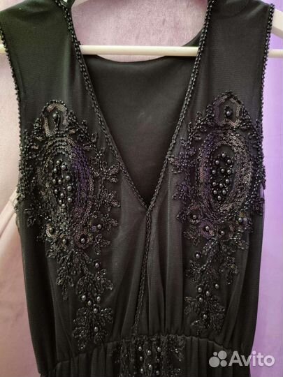 Чёрное платье с вышивкой