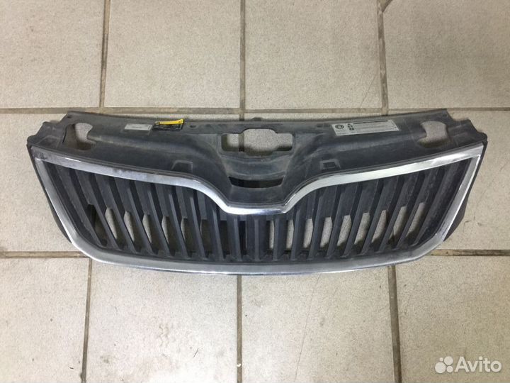 Решетка радиатора Skoda Rapid 1 рестайлинг
