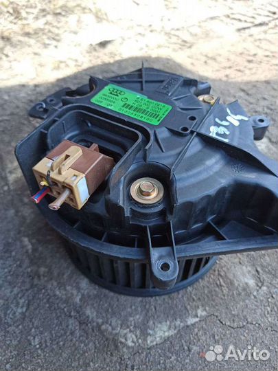 Моторчик печки Ауди А4 Б6