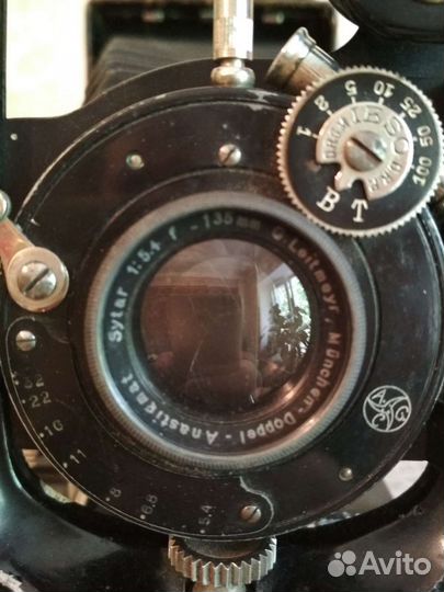 Старинный фотоаппарат