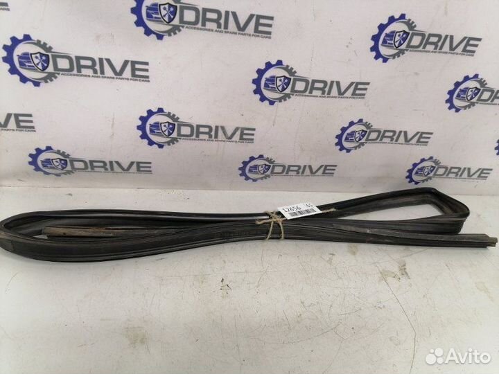 Уплотнитель стекла двери задний левый Hyundai