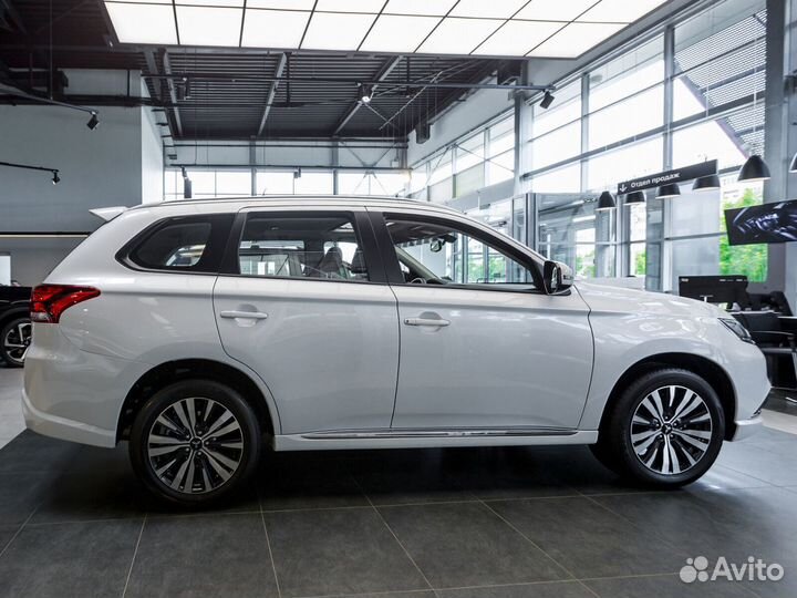 Mitsubishi Outlander 2.0 CVT, 2022