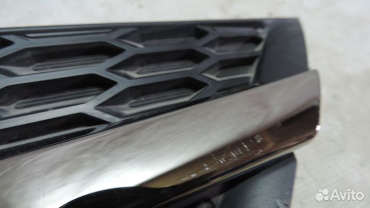 Решетка радиатора левая Toyota RAV-4 2012-2015