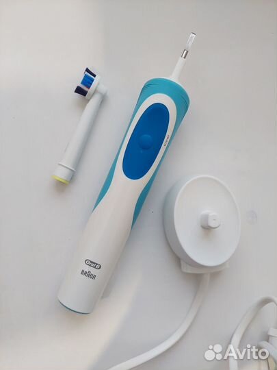 Электрическая зубная щетка Oral-B vitality 3Dwhite