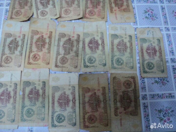 Много мелочи и банкноты СССР