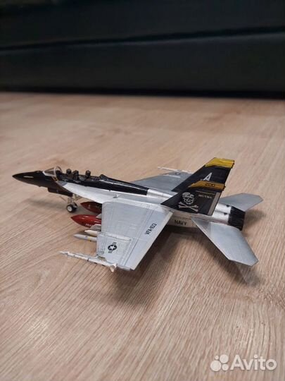Сборная модель самолета Super Hornet 1:72 Revell