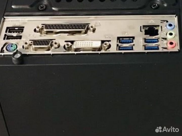 Компьютер с клавиатурой и мышкой