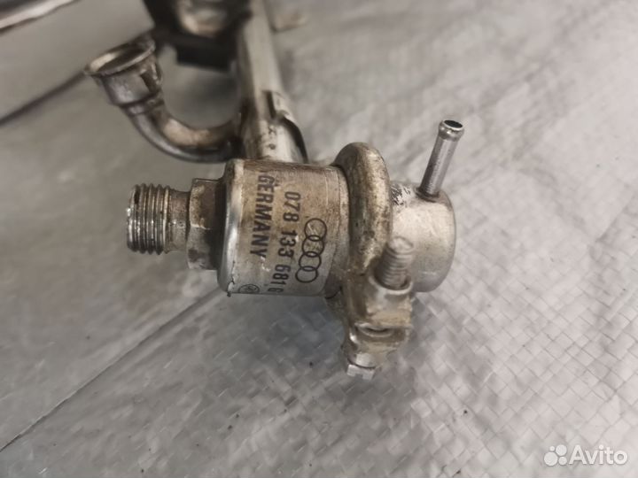 Топливная рампа с форсунками Ауди с4 2,8л