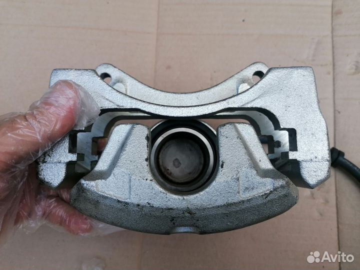 Суппорт передний mitsubishi 4605A862 outlander 3