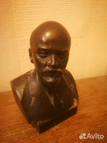 Бюст Ленина