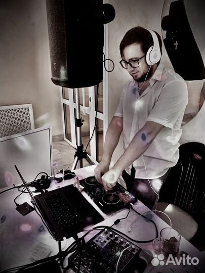 DJ, диджей, тяжелый дым, холодные фонтаны