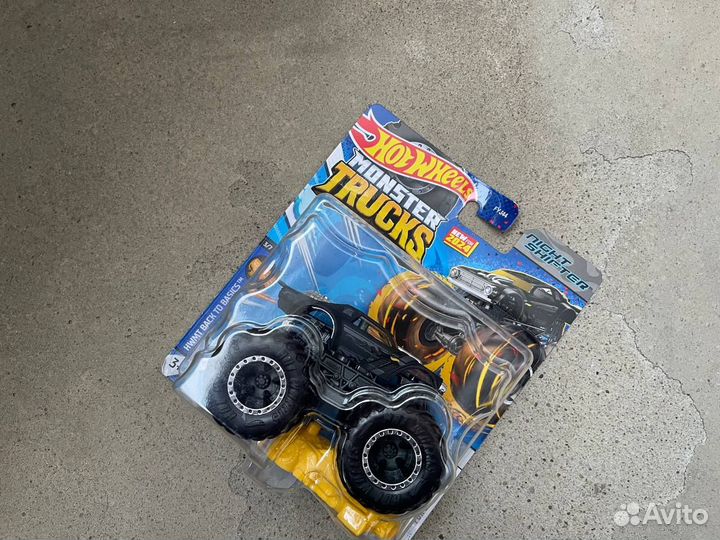 Hot wheels монстр трак Night shifter