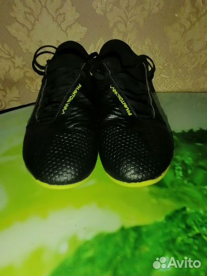 Футбольные бутсы NikePhantom