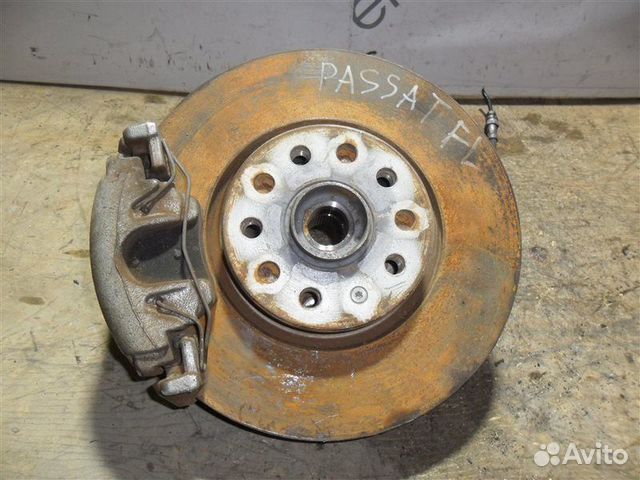 Ступица (кулак, цапфа) передняя левая Volkswagen