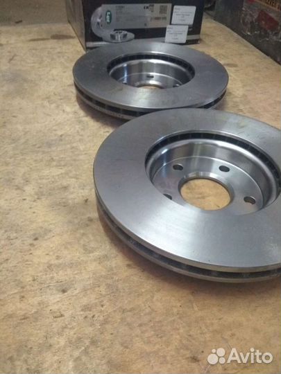 Тормозные диски передние на Форд фокус 2-3