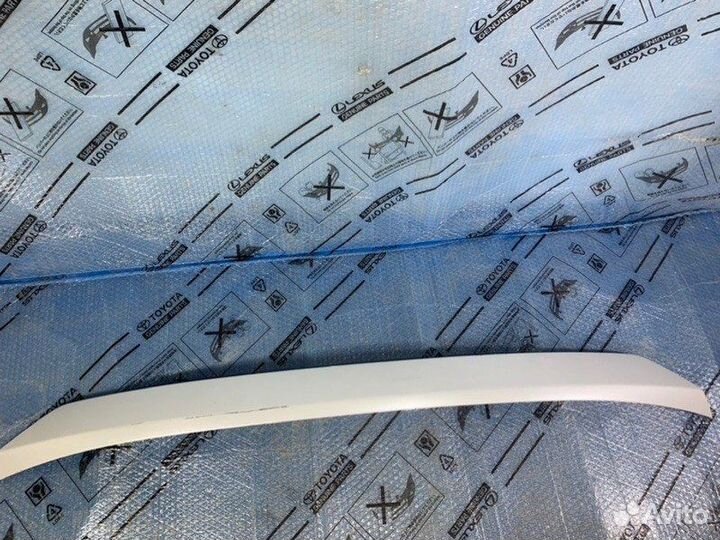 Накладка крышки багажника Toyota Rav4 XA40 2012