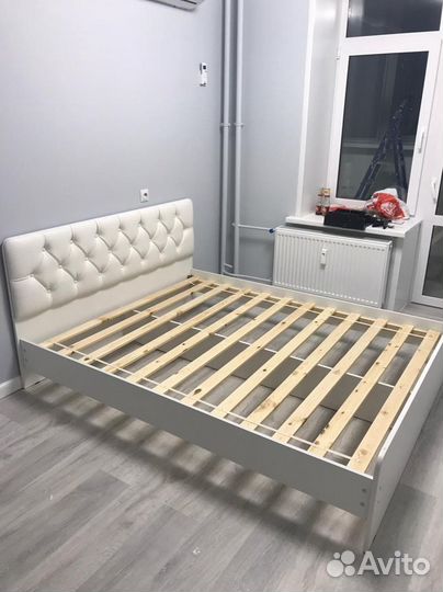 Подростковая кровать с каретной стяжкой