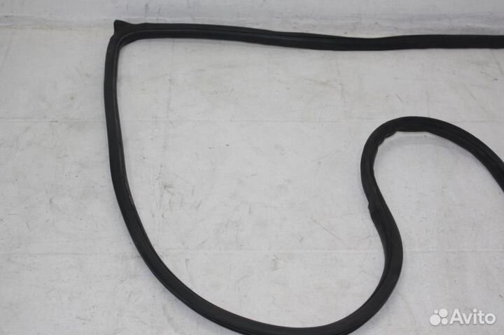 Уплотнитель кузова передней правой двери Nissan T