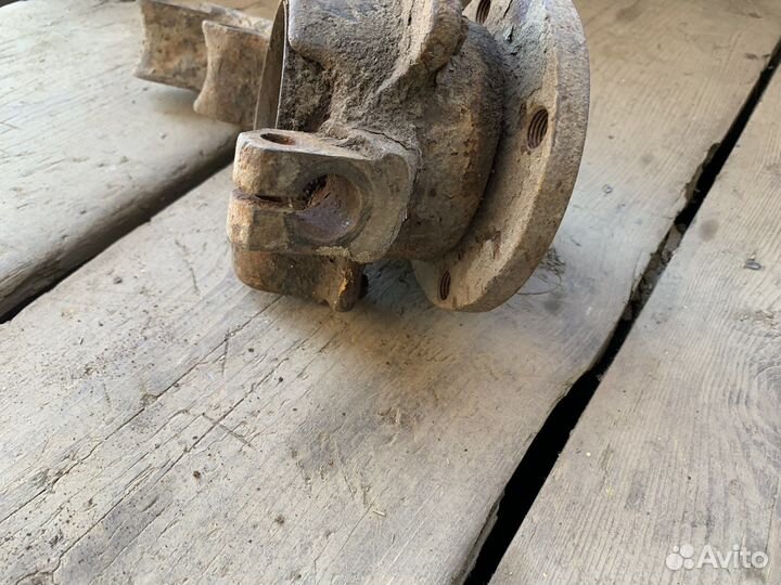 Кулак поворотный Ауди 80 б3 левый правый разборка