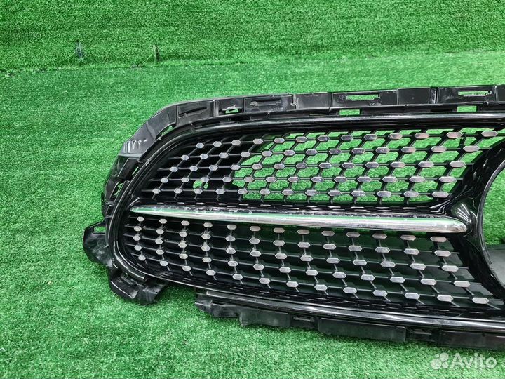 Решетка радиатора Mercedes-Benz E-Class