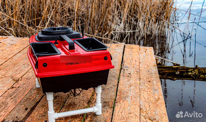 Кораблик для рыбалки и завоза прикормки