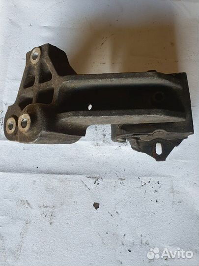 Подушка двигателя Volkswagen LT 75-96