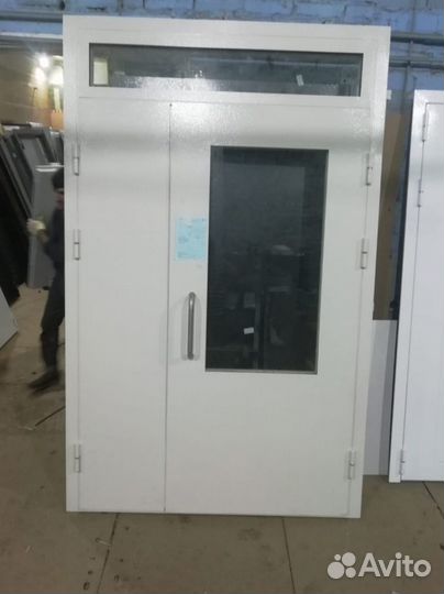 Дверь в подъезд