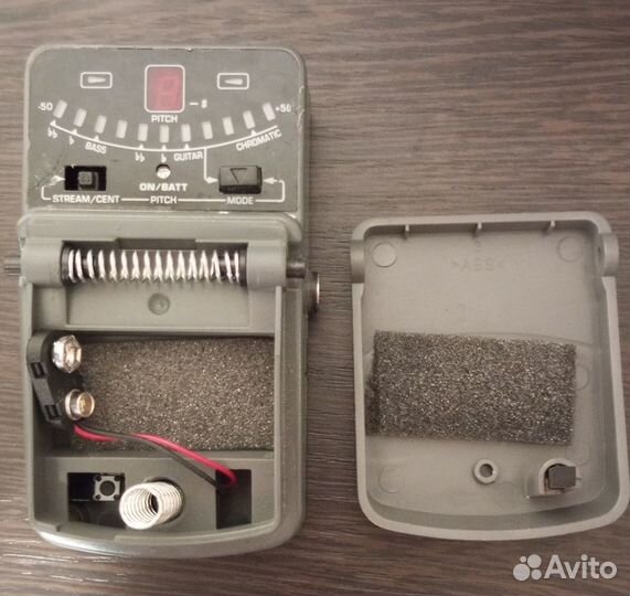 Тюнер гитарный Behringer