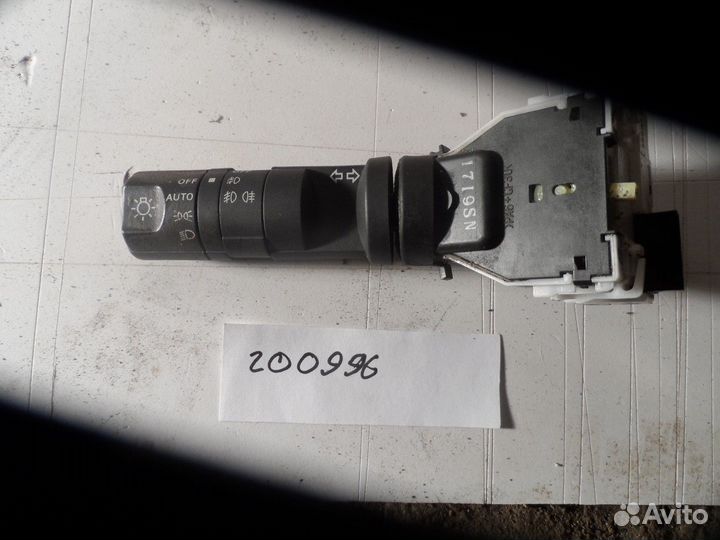 Переключатель поворотов (Nissan Pathfinder)