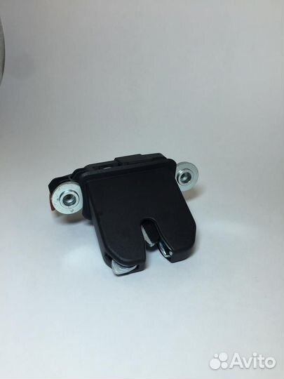 Замок багажника VW Polo Sedan Fabia 2 Roomster