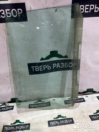 Стекло заднее левое Volkswagen Passat B3 1.8