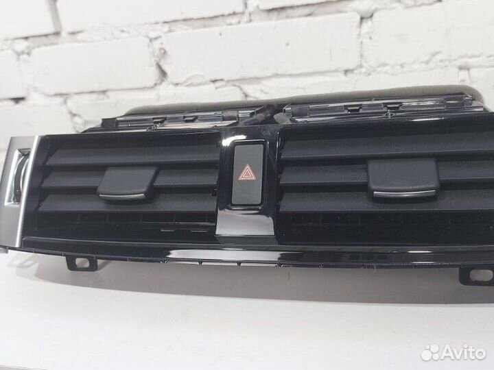 Воздуховод (торпедо центральное) Land Rover Range