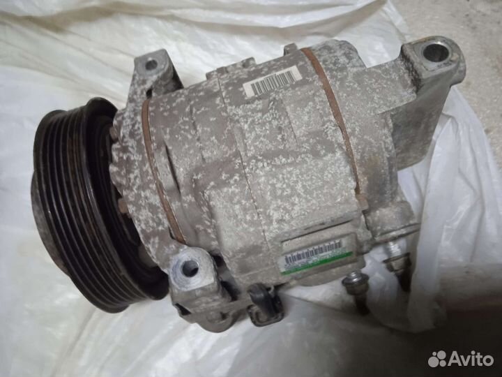 Компрессор кондиционера Jeep Grand Cherokee WK2