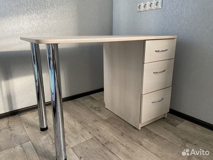 Письменный стол