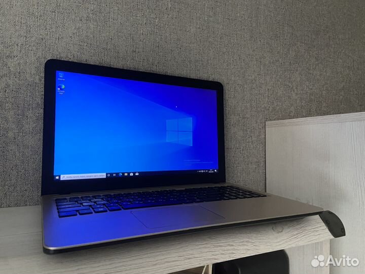Ноутбук asus