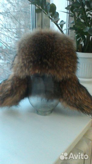 Шапка ушанка из меха енота