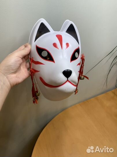 Японская маска лисы кицунэ