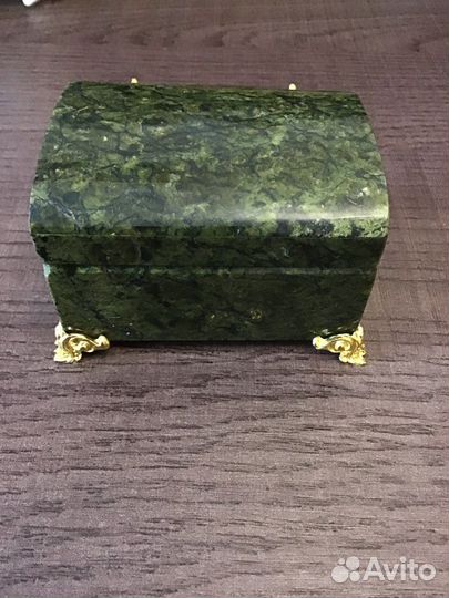 Шкатулка из змеевика