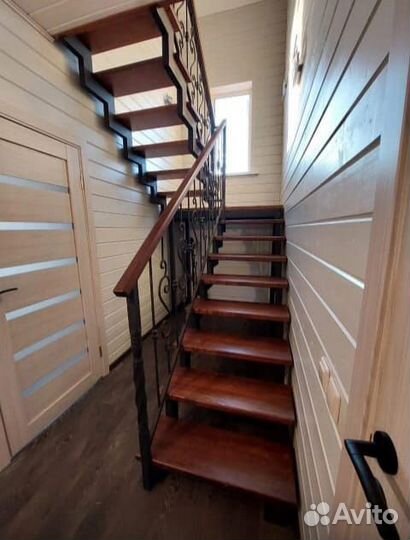 Лестница на металлокаркасе