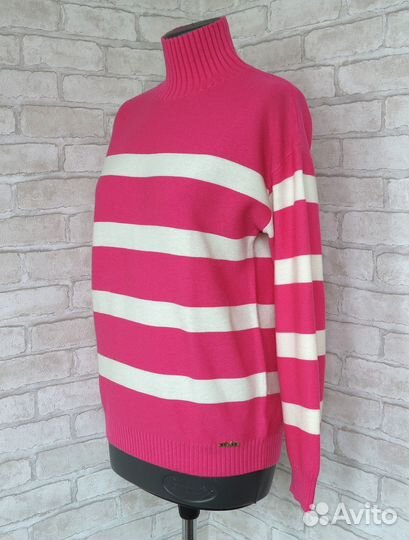 Свитер шерстяной женский